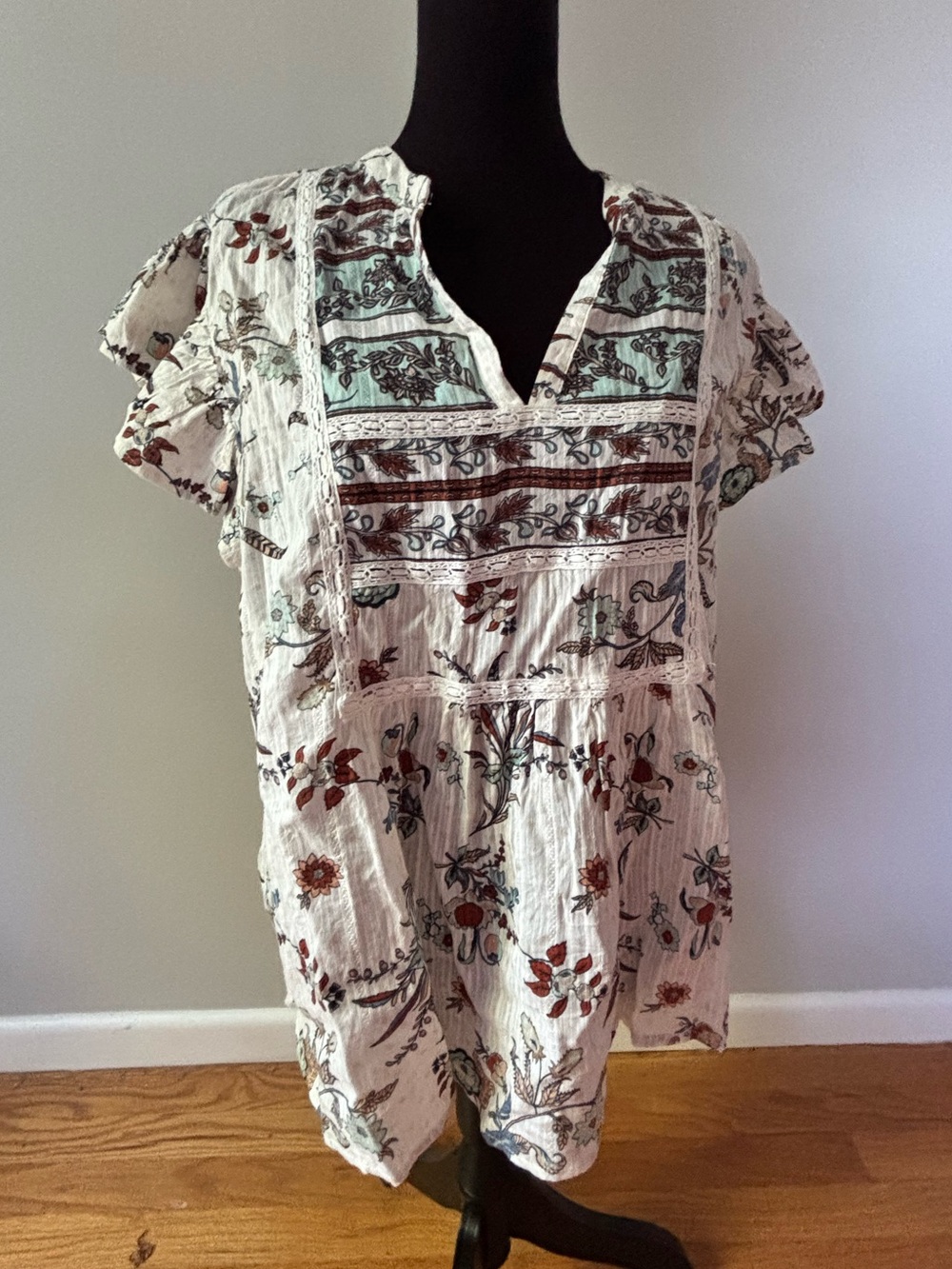 Penelope Rose White Floral Embroidered Split-Neck Tunic